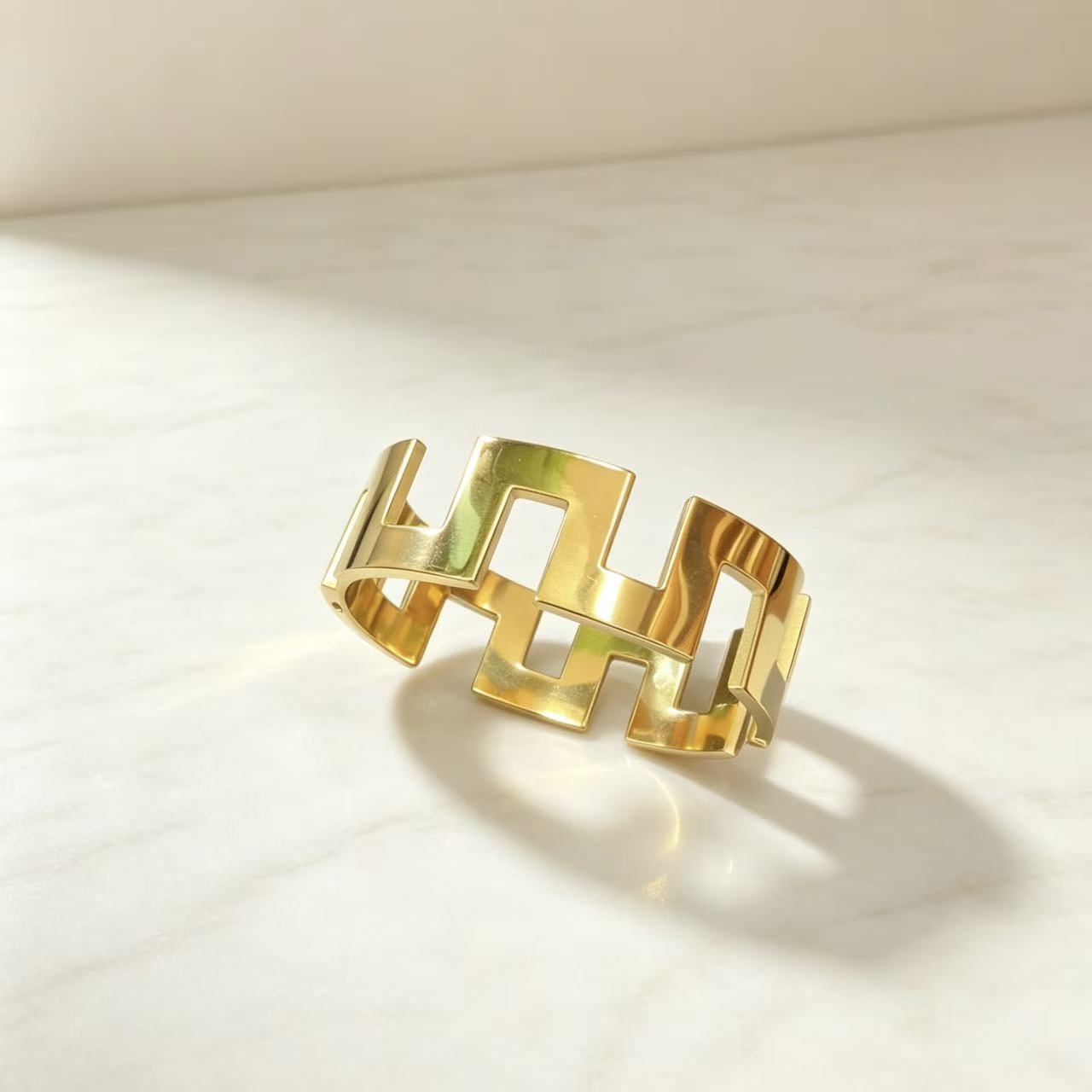 304 stainless steel great‑wall pattern hinged bangle,gold color