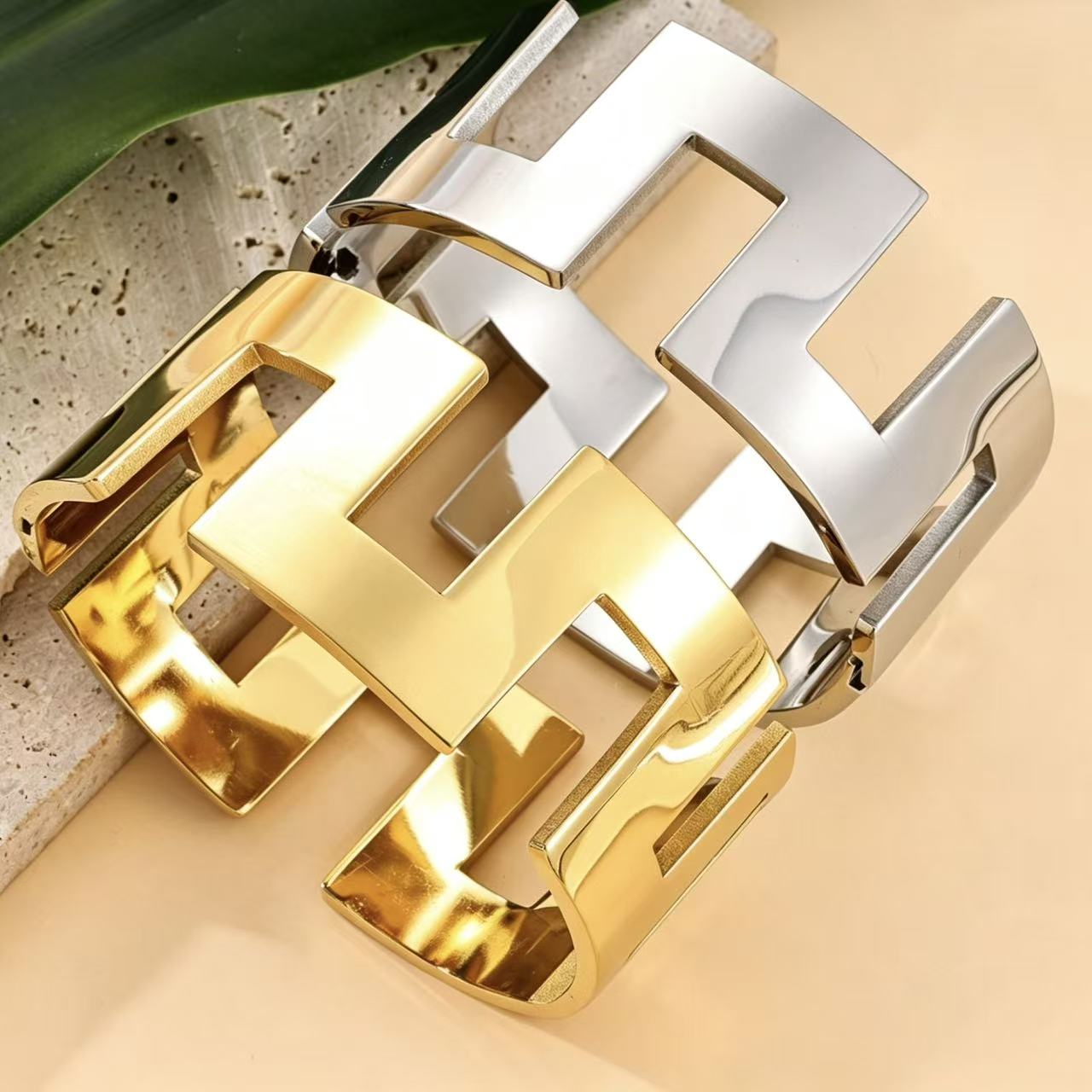 304 Stainless Steel Great‑Wall Pattern Hinged Bangle, 20mm & 28mm Width - Image 4