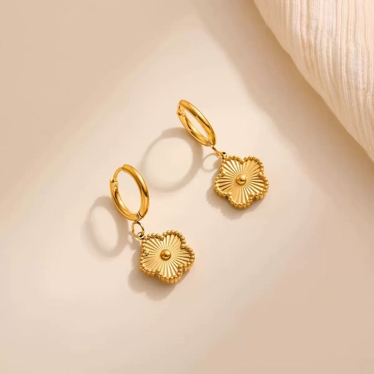 Textured Five‑Petal Flower Huggie Hoop Earrings,304 Stainless Steel Women Wholesale Jewelry - Image 2