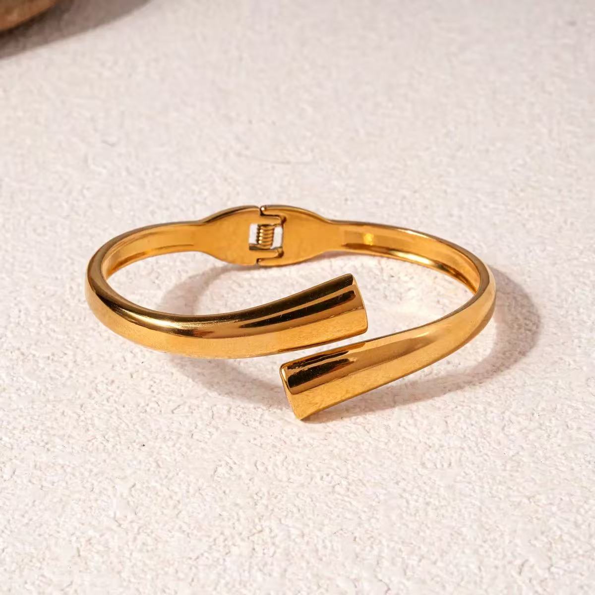 304 stainless steel spring bangle, MOQ 12 pcs for wholesale.