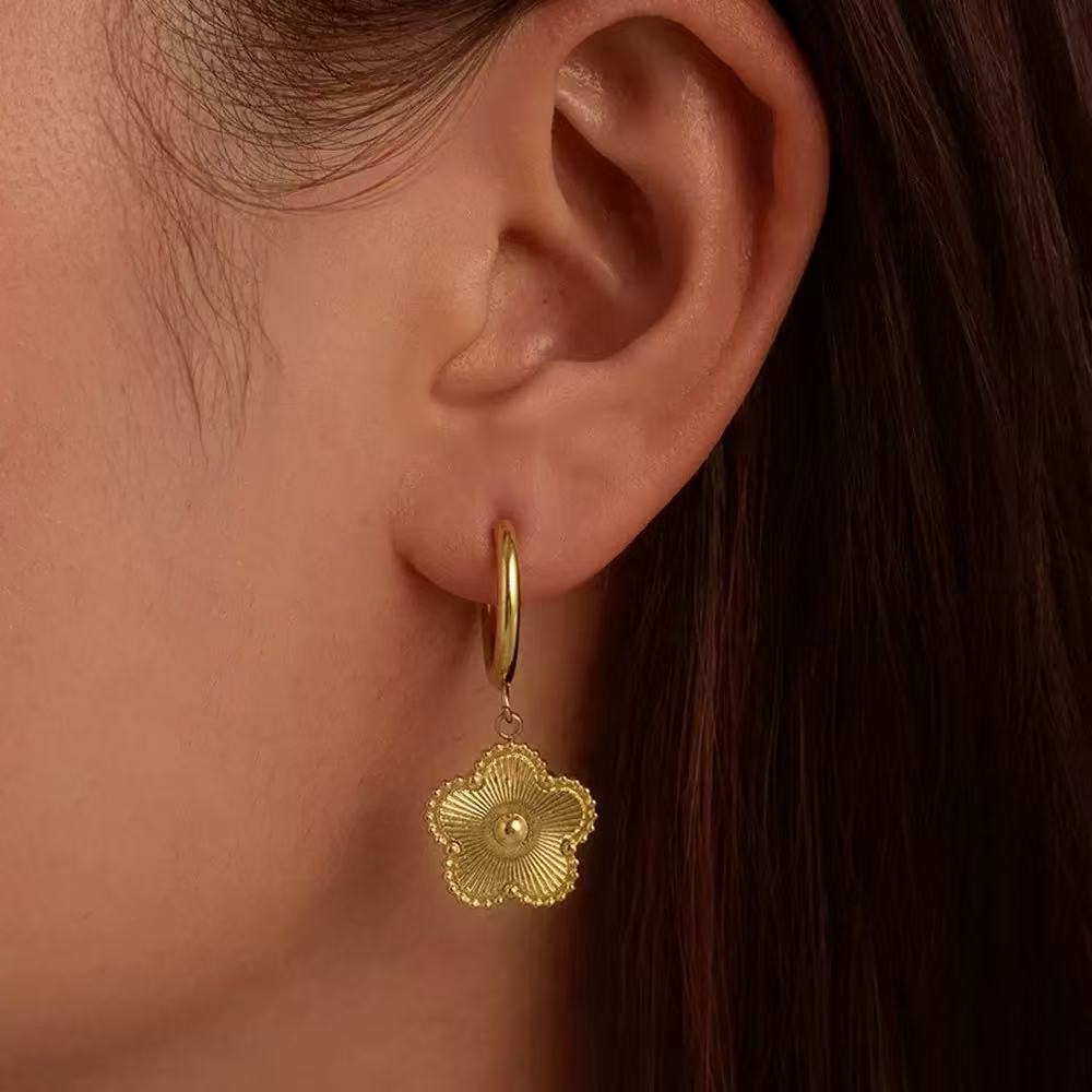 Textured Five‑Petal Flower Huggie Hoop Earrings,304 Stainless Steel Women Wholesale Jewelry - Image 5